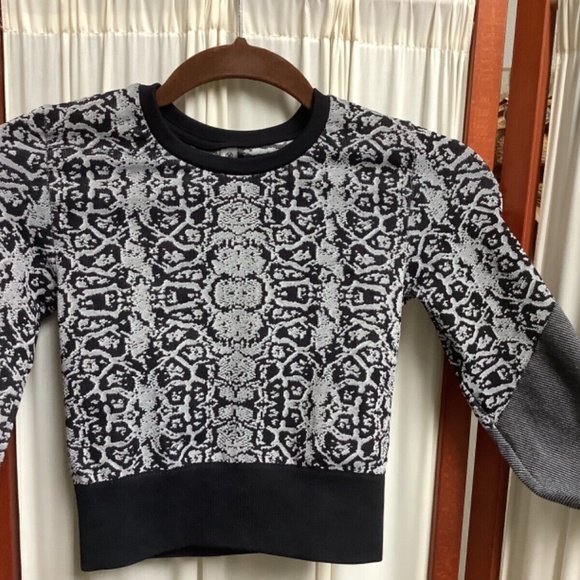 Devon Windsor Kamila Crop Top Long Sleeved Compression NWT Size XS - Picture 2 of 9